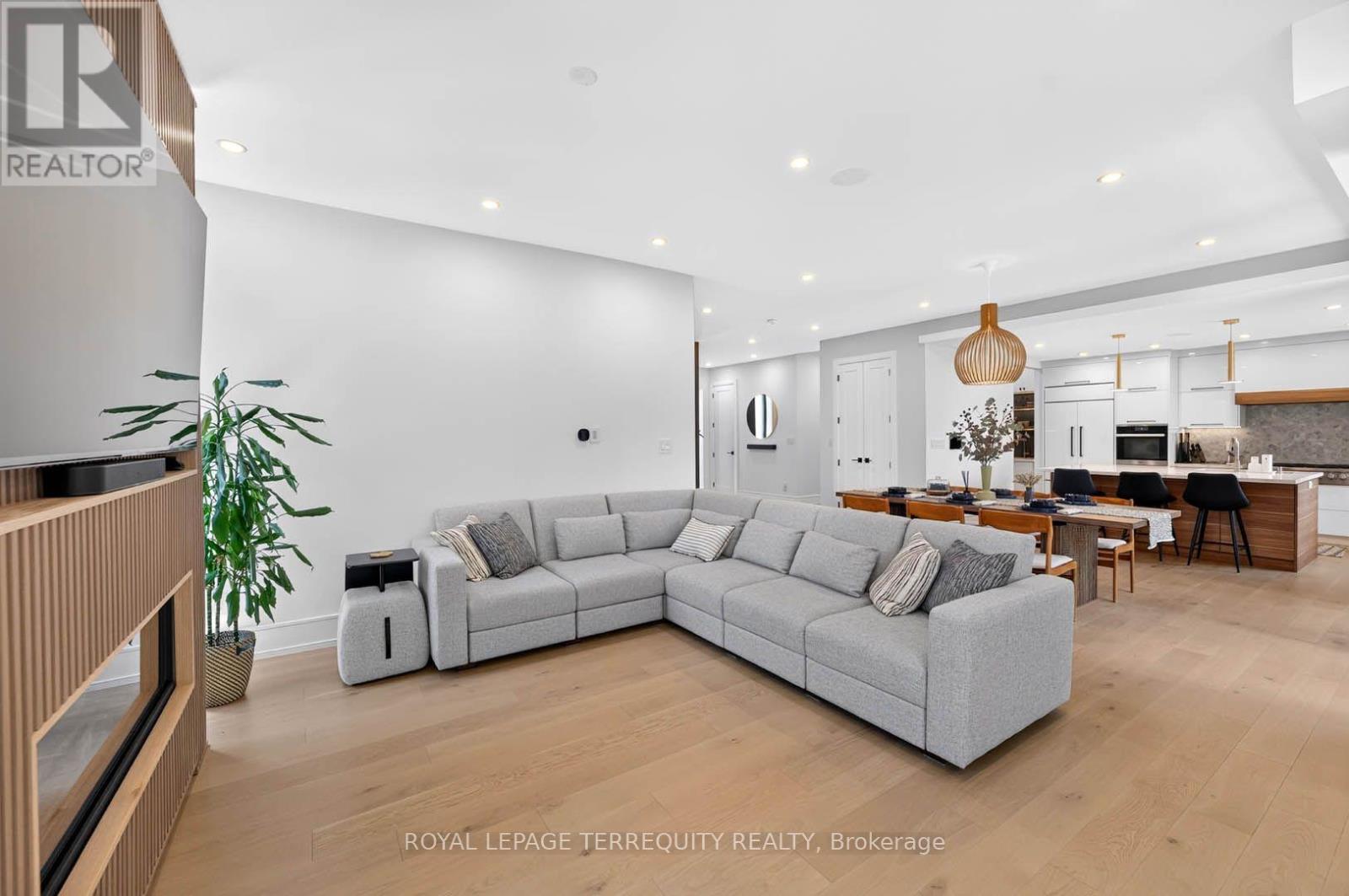 35 Tottenham Road, Toronto, Ontario  M3C 2J5 - Photo 11 - C13711310