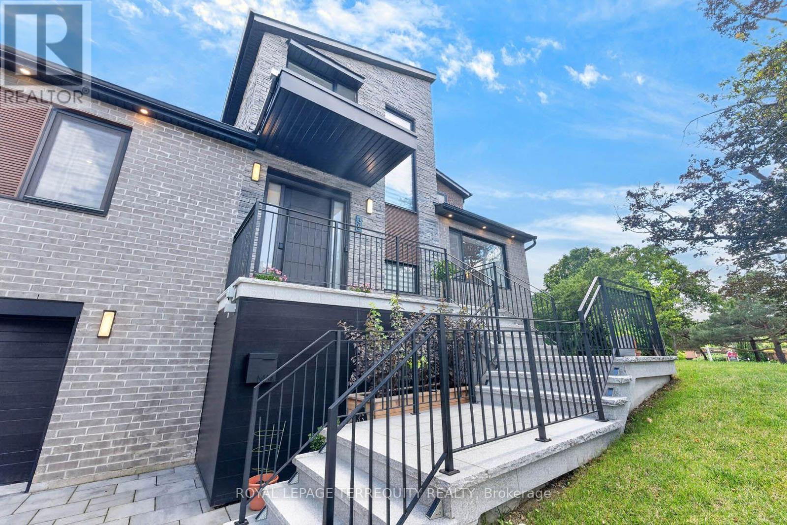 35 Tottenham Road, Toronto, Ontario  M3C 2J5 - Photo 2 - C13711310