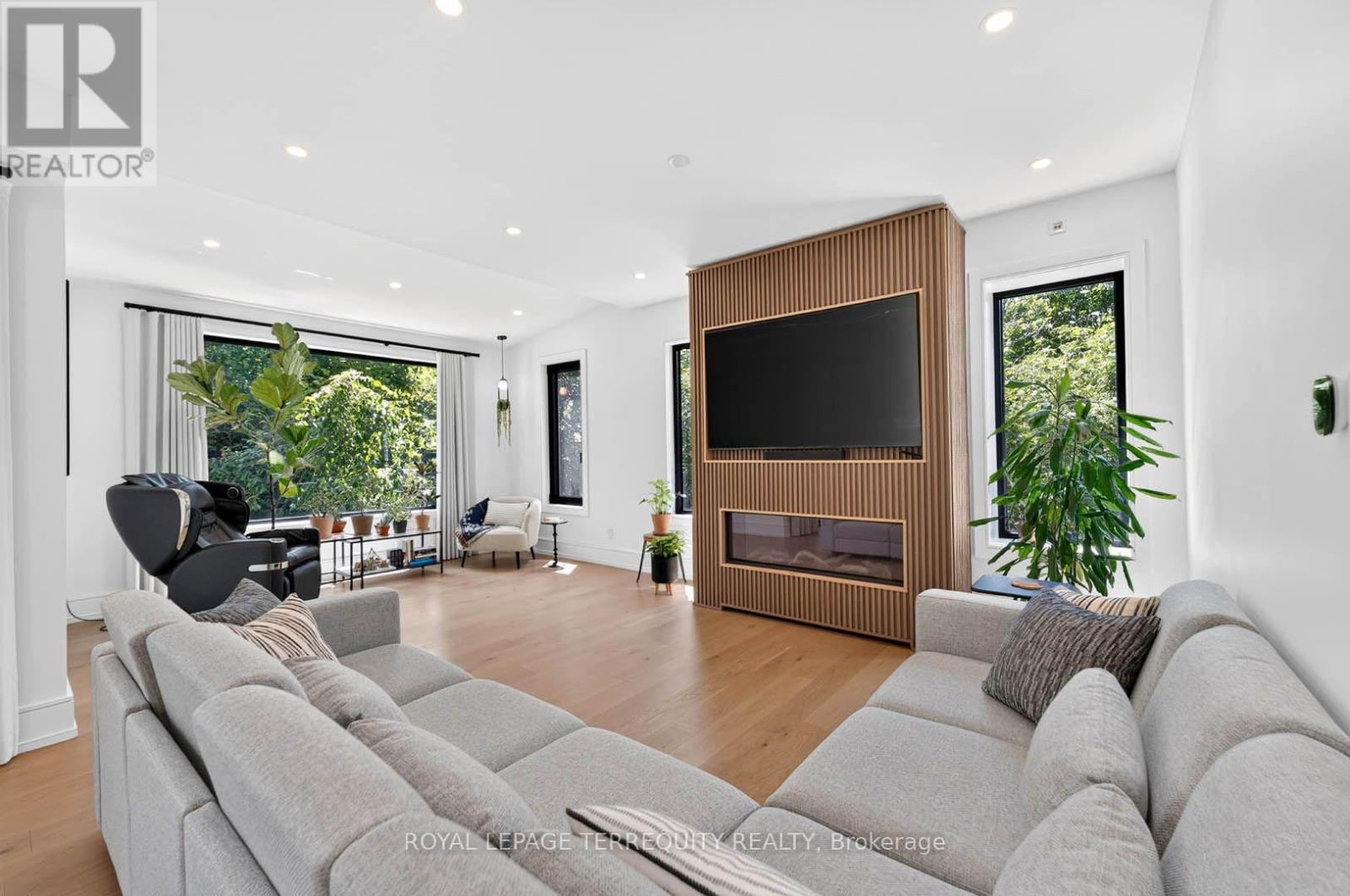 35 Tottenham Road, Toronto, Ontario  M3C 2J5 - Photo 6 - C13711310