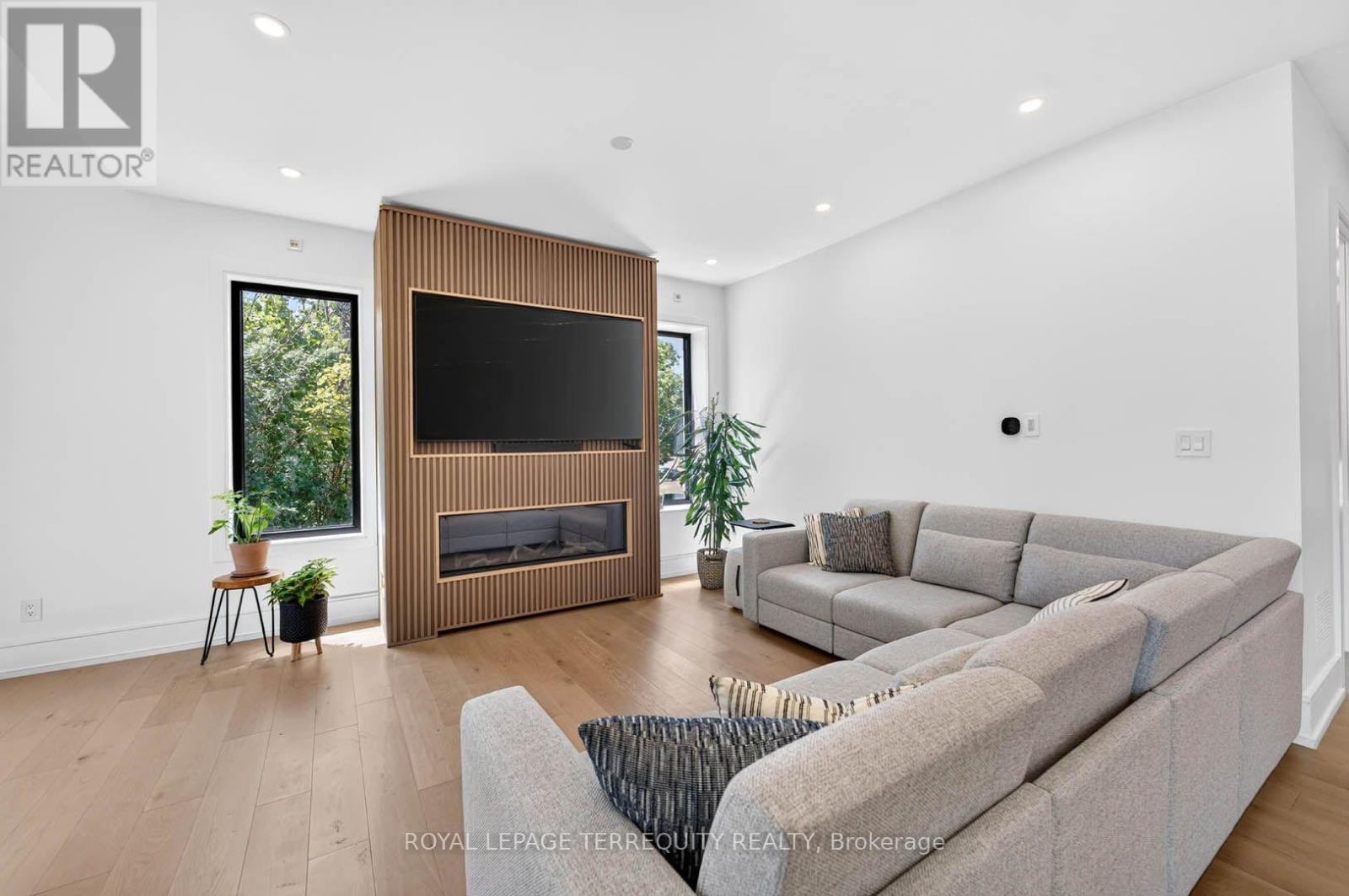 35 Tottenham Road, Toronto, Ontario  M3C 2J5 - Photo 7 - C13711310