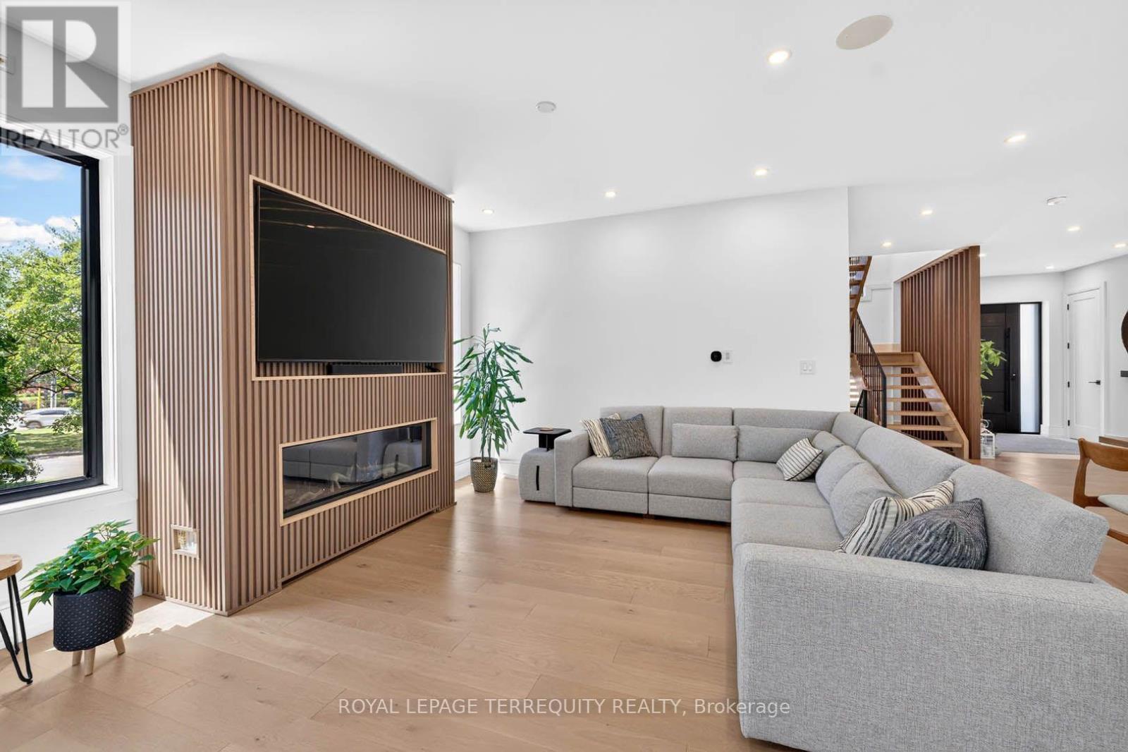 35 Tottenham Road, Toronto, Ontario  M3C 2J5 - Photo 9 - C13711310