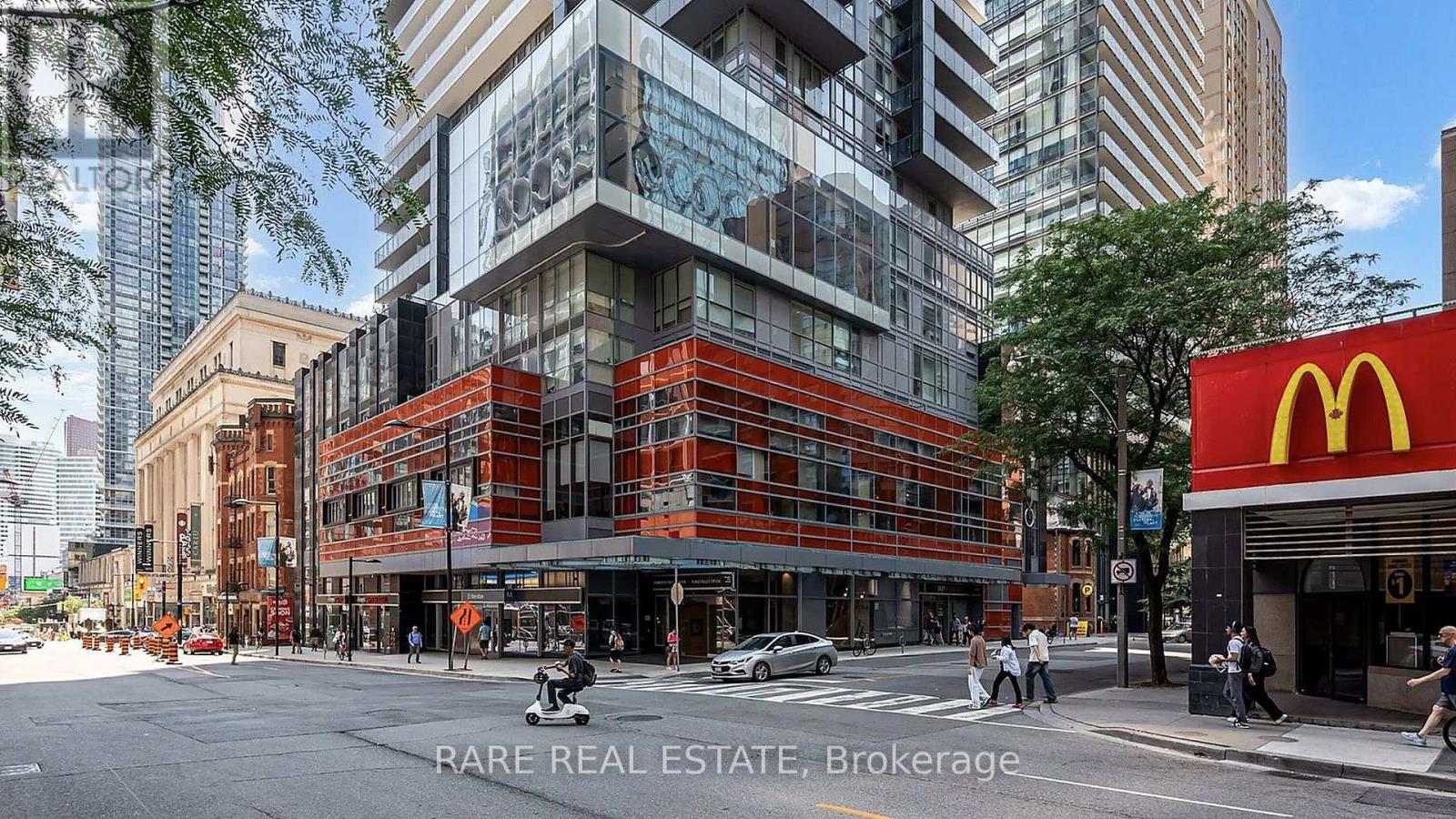 6111 - 7 Grenville Street, Toronto, Ontario  M4Y 0E9 - Photo 2 - C13711312