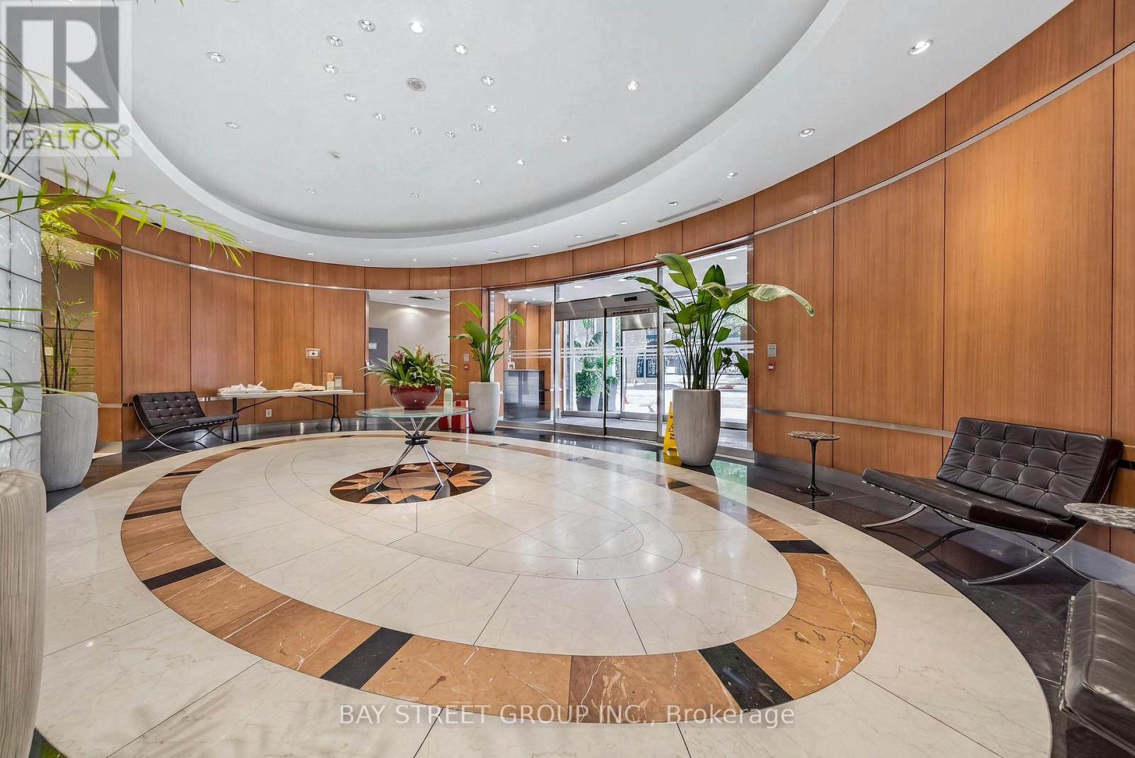 805 - 1121 Bay Street, Toronto, Ontario  M5S 3L9 - Photo 2 - C13711314