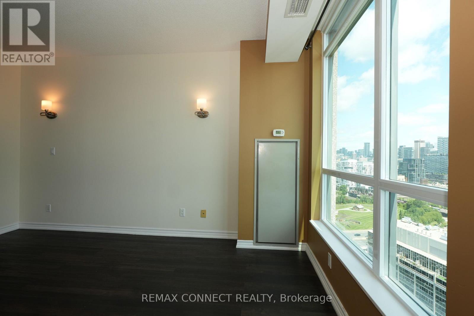 2812 - 215 Fort York Boulevard, Toronto, Ontario  M5V 4A2 - Photo 8 - C13711422
