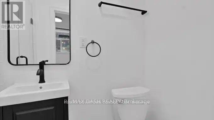 31 - 917 St Clair Avenue W, Toronto, Ontario  M6C 1C7 - Photo 15 - C13711434