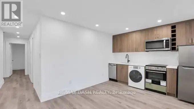 31 - 917 St Clair Avenue W, Toronto, Ontario  M6C 1C7 - Photo 5 - C13711434