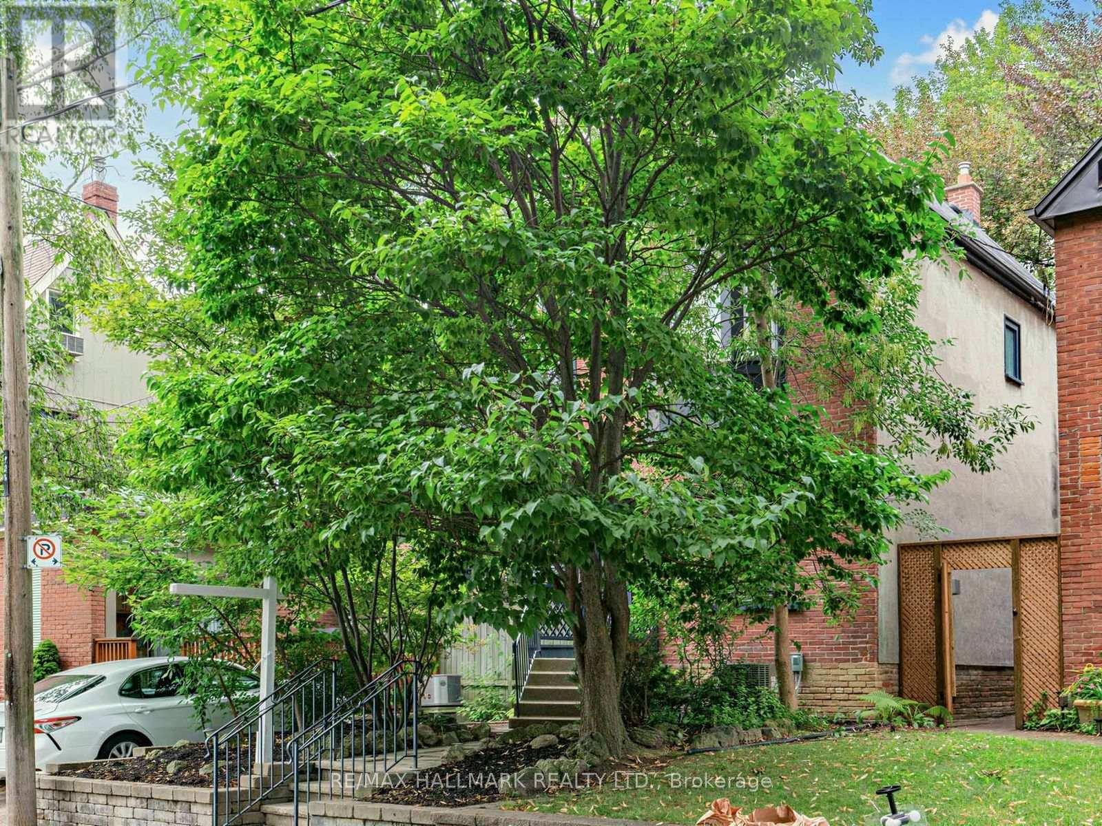 28 Condor Avenue, Toronto, Ontario  M4J 3M8 - Photo 3 - E13711368