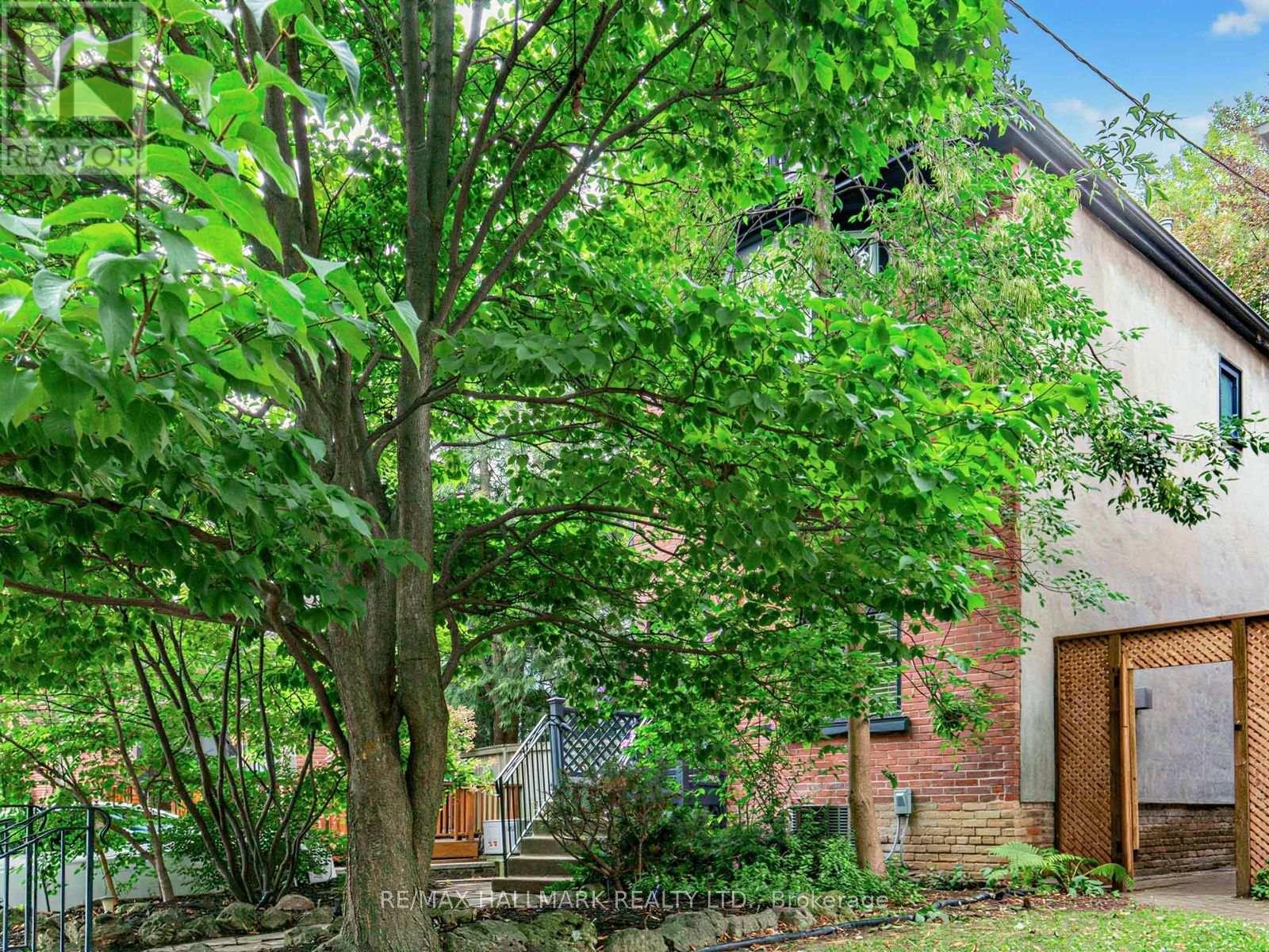 28 Condor Avenue, Toronto, Ontario  M4J 3M8 - Photo 4 - E13711368