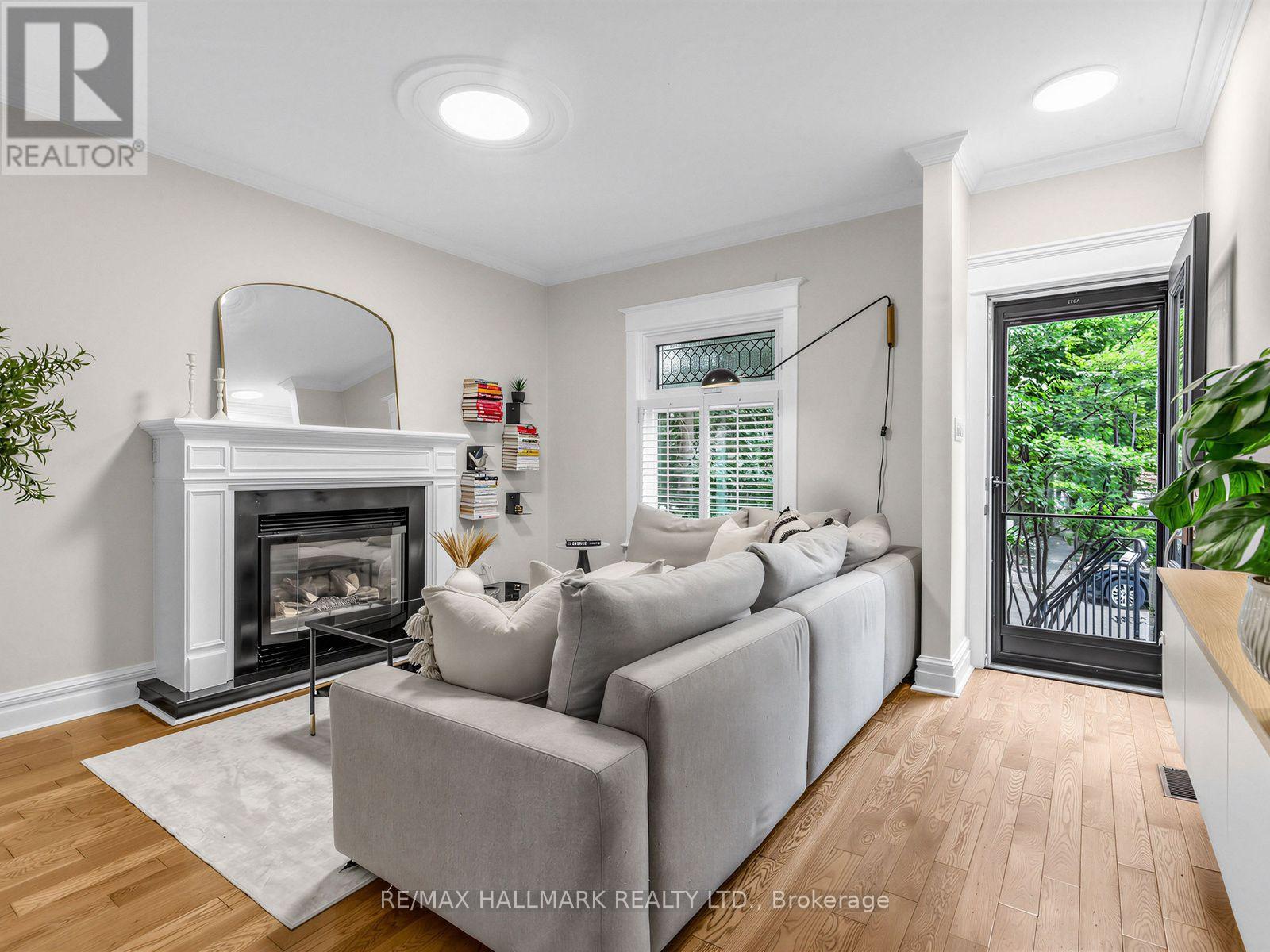 28 Condor Avenue, Toronto, Ontario  M4J 3M8 - Photo 6 - E13711368