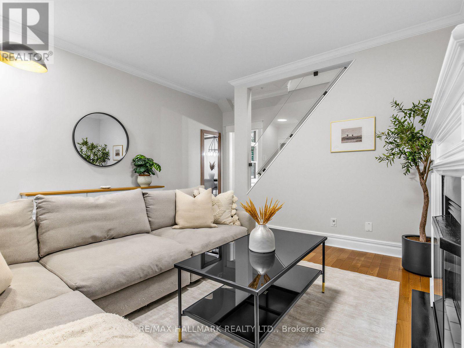 28 Condor Avenue, Toronto, Ontario  M4J 3M8 - Photo 9 - E13711368