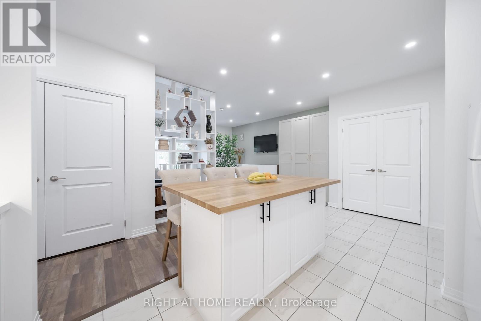 304 - 157 Wellington Street E, New Tecumseth, Ontario  L9R 0R7 - Photo 11 - N13711358