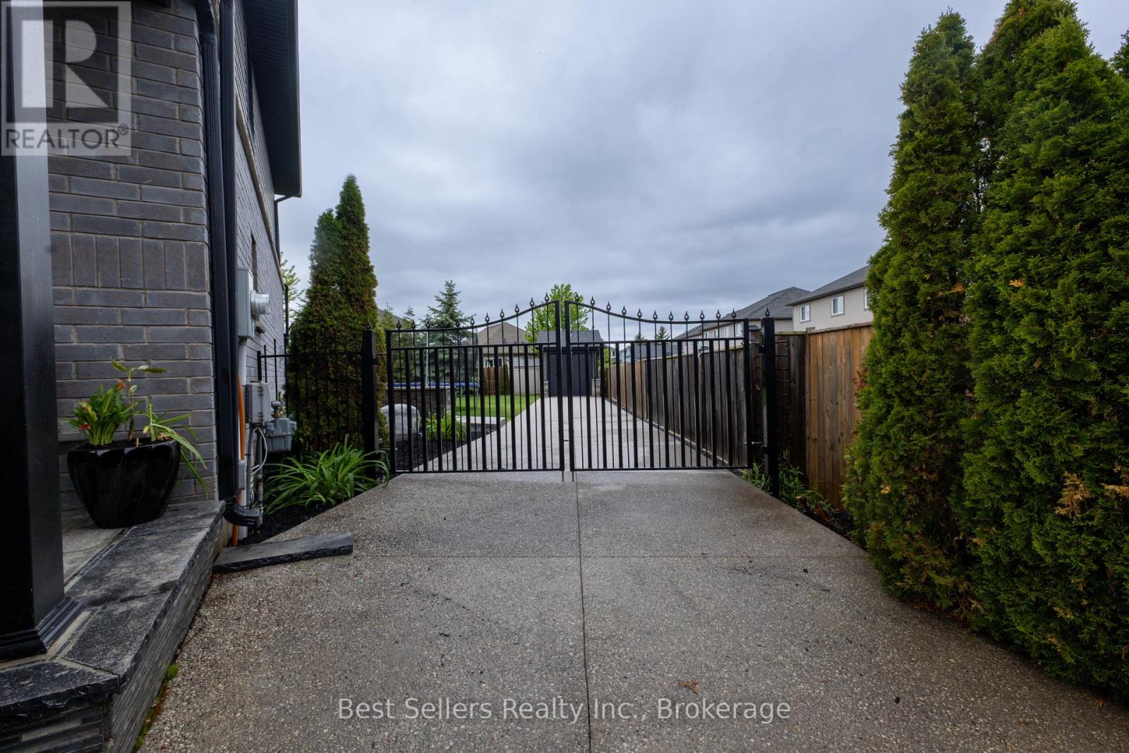 214 Cardinal Crescent, Welland, Ontario  L3C 0B1 - Photo 3 - X13711416