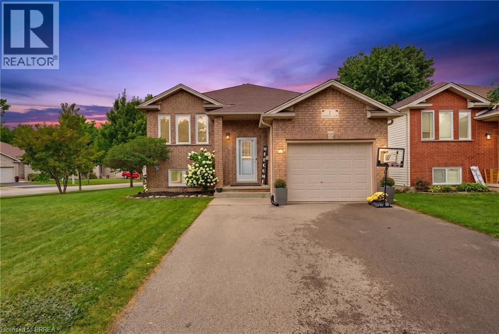 1 LIMERICK Lane, Brantford, Ontario
