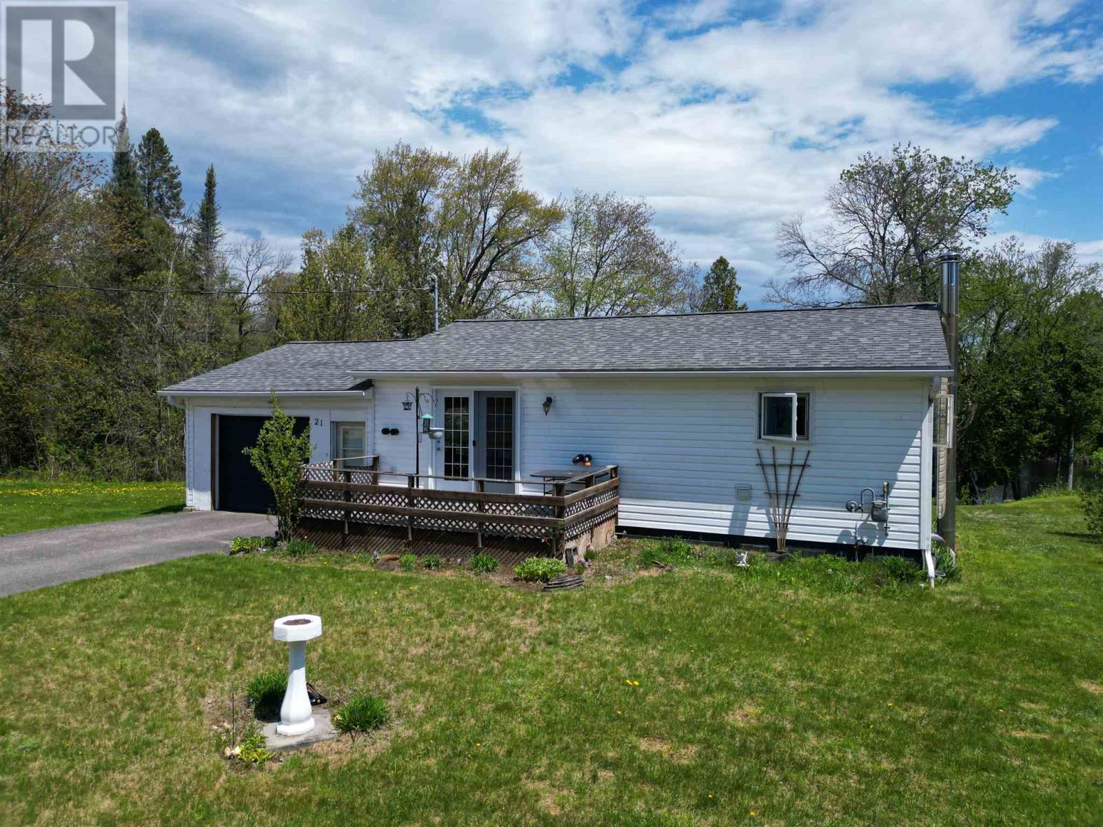 21 Eley RD, Iron Bridge, Ontario