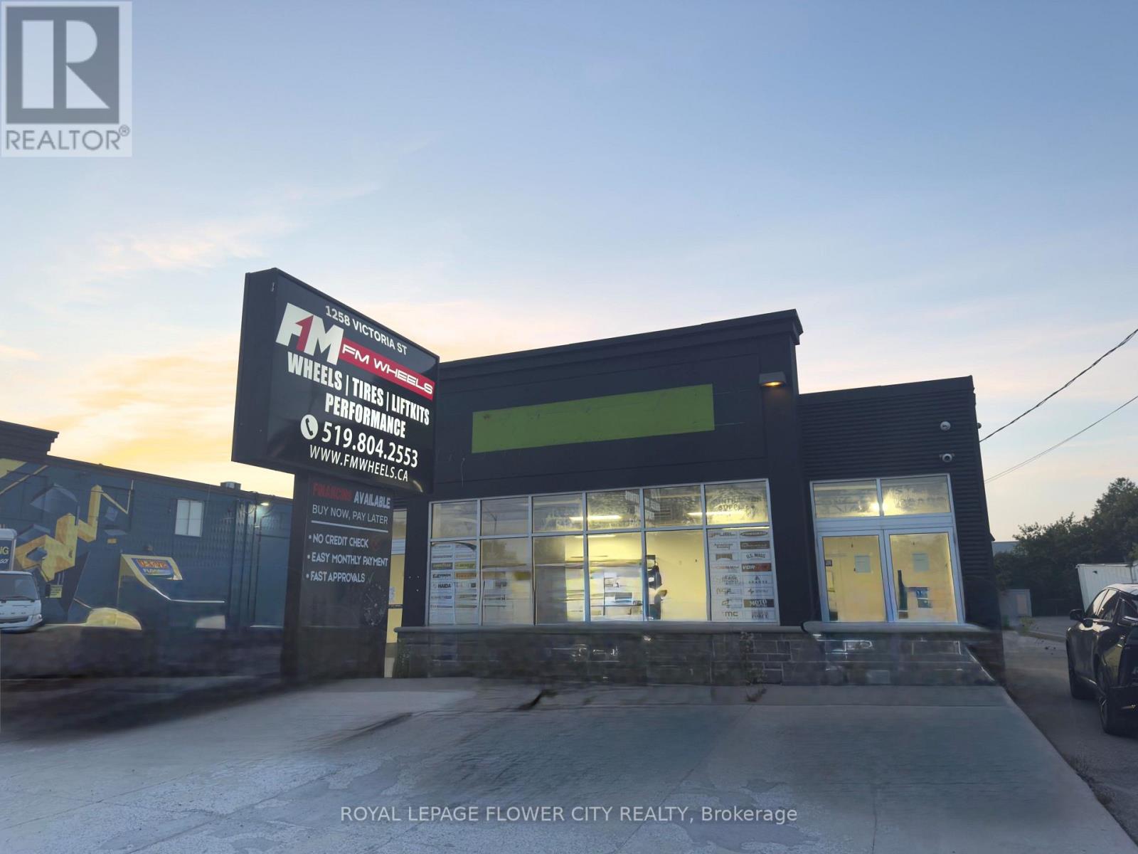 1258 VICTORIA STREET, Kitchener, Ontario