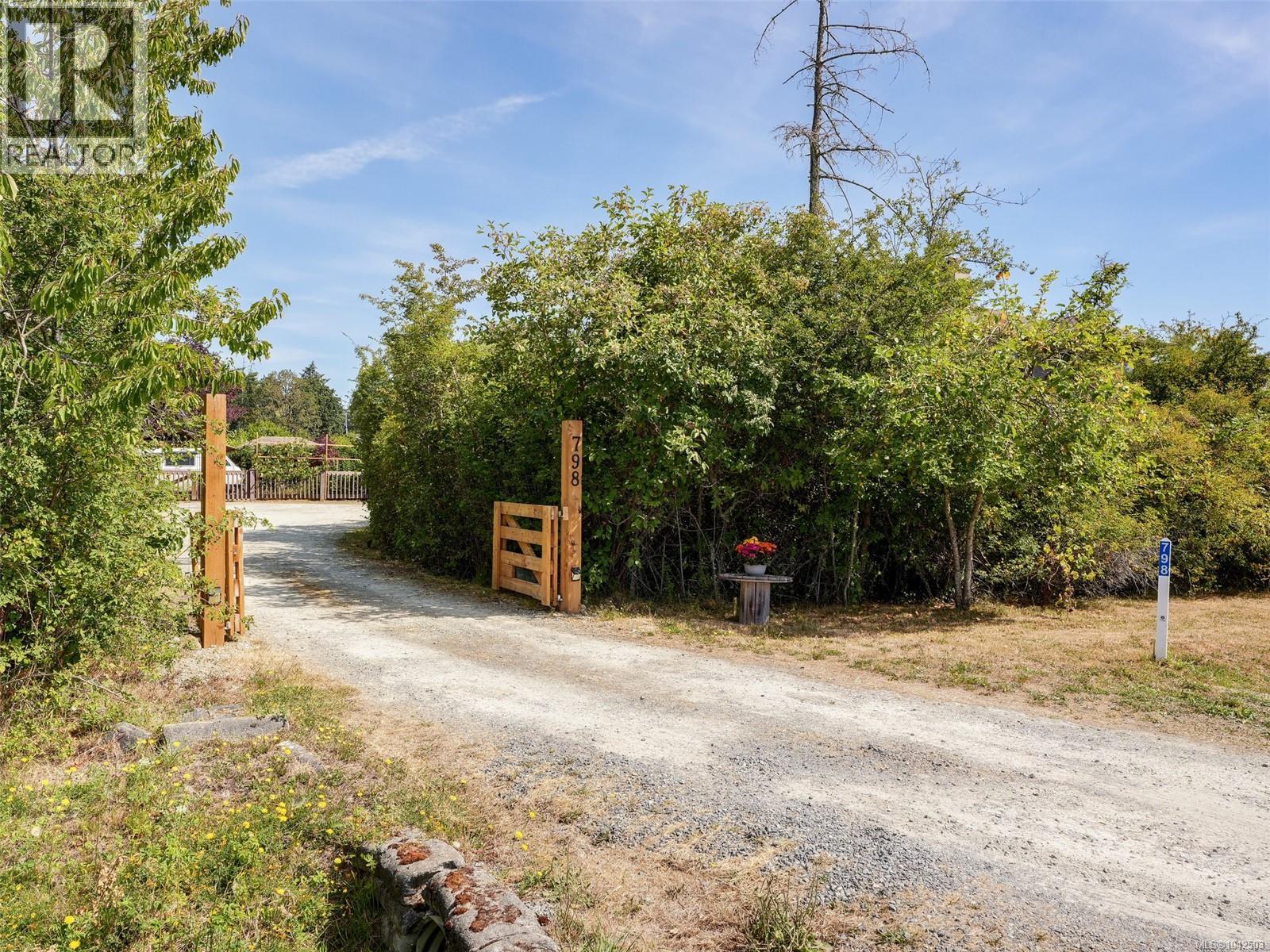 798 Wain Rd, North Saanich, British Columbia  V8L 5N8 - Photo 39 - 1042503