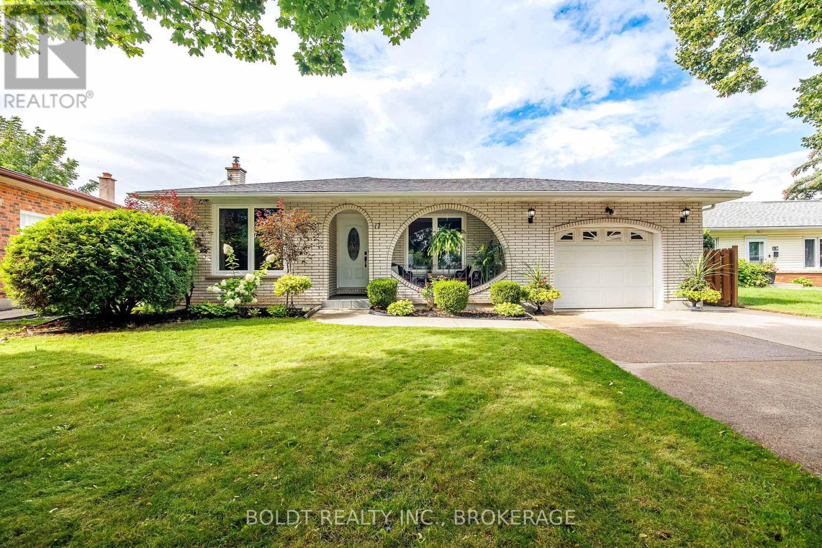 17 CHATHAM ROAD, St. Catharines, Ontario
