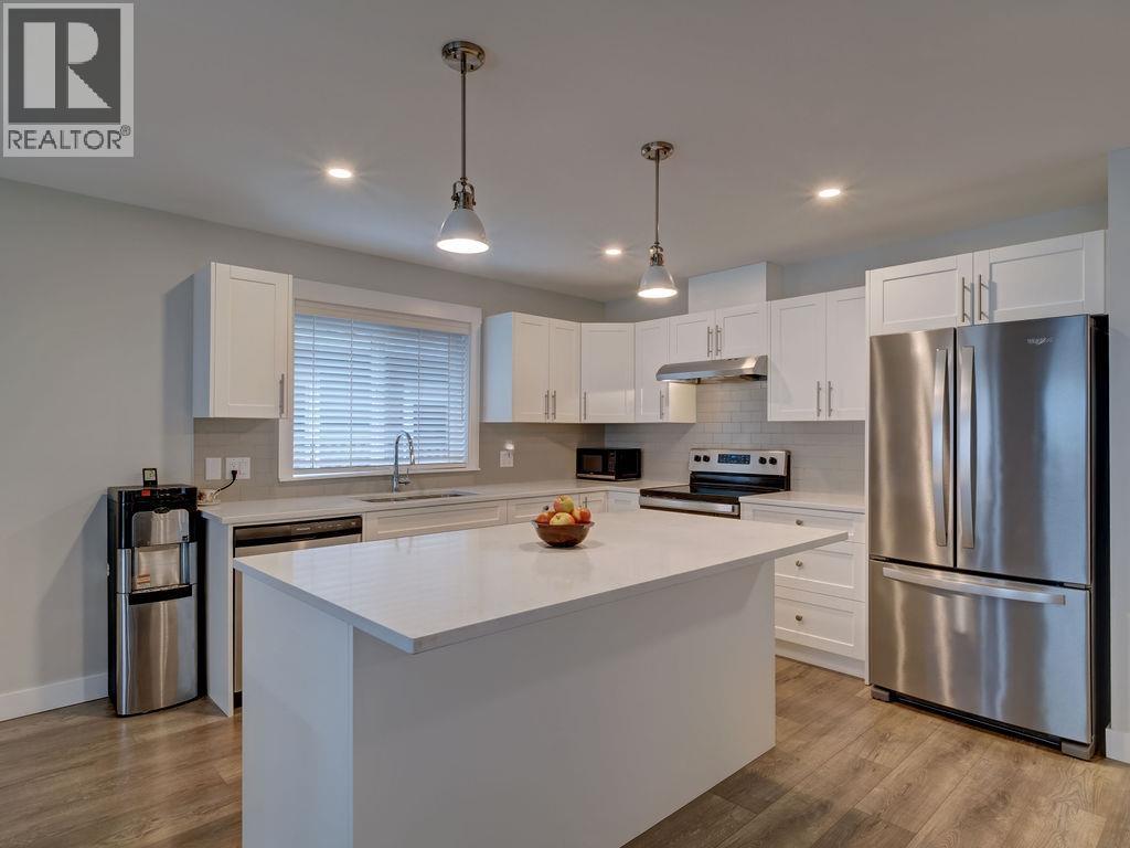 1028 Celia Crescent, Gibsons, British Columbia  V0N 1V7 - Photo 6 - R3158692