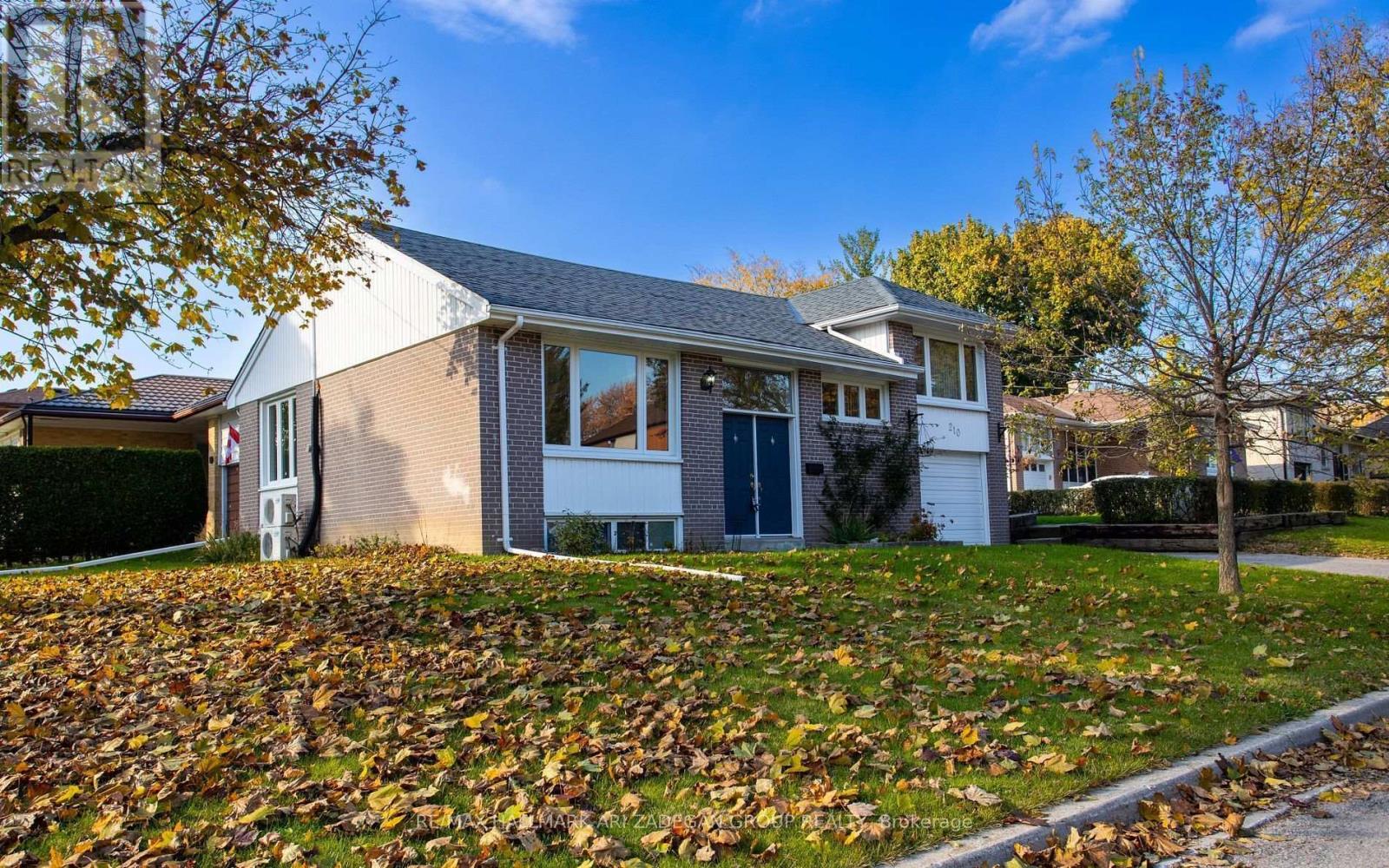 210 Harrygan Crescent, Richmond Hill, Ontario L4C 4J1 - Photo 1 - N13711468