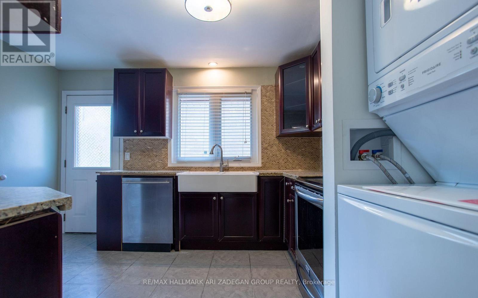 210 Harrygan Crescent, Richmond Hill, Ontario L4C 4J1 - Photo 10 - N13711468