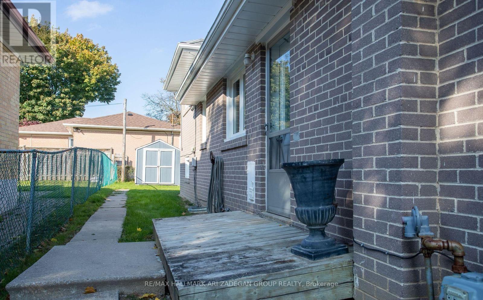210 Harrygan Crescent, Richmond Hill, Ontario L4C 4J1 - Photo 34 - N13711468