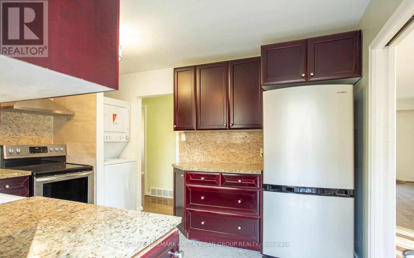 210 Harrygan Crescent, Richmond Hill, Ontario L4C 4J1 - Photo 7 - N13711468