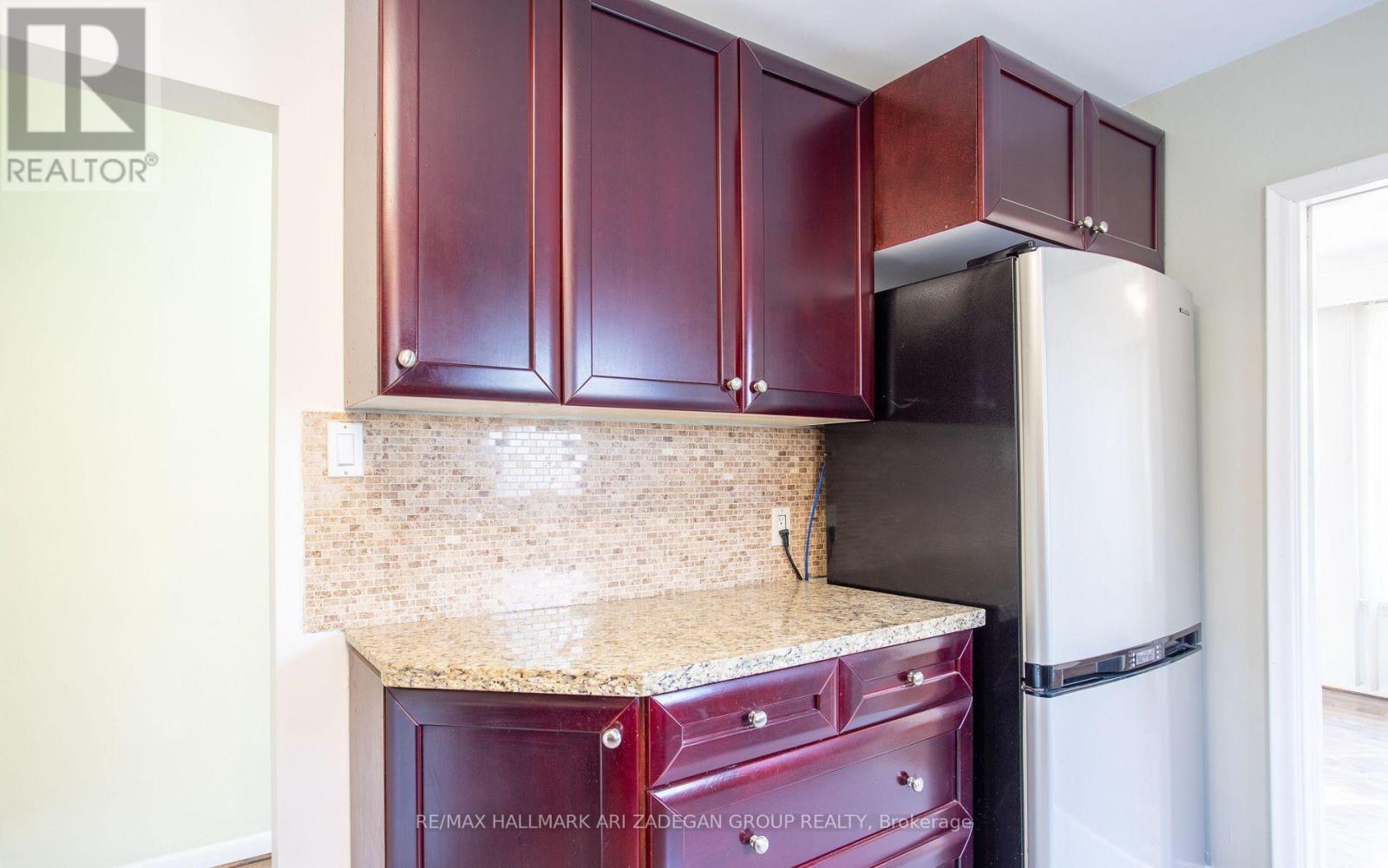 210 Harrygan Crescent, Richmond Hill, Ontario L4C 4J1 - Photo 8 - N13711468