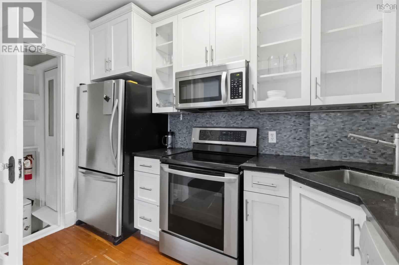 5518 Stanley Place, Halifax, Nova Scotia  B3K 2E7 - Photo 11 - 202621396