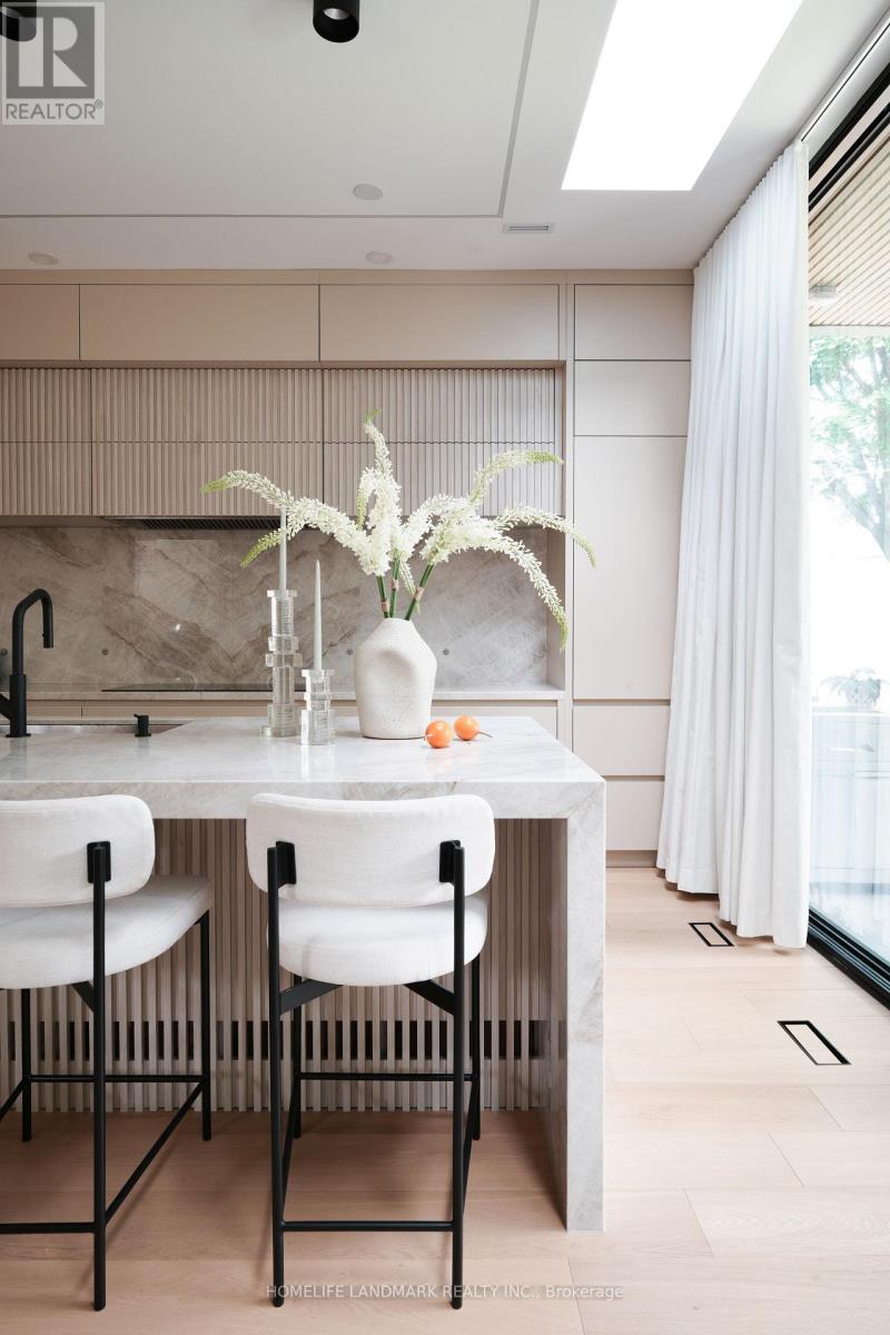 12 Bernice Avenue, Toronto, Ontario  M8Y 1Z6 - Photo 10 - W13711474