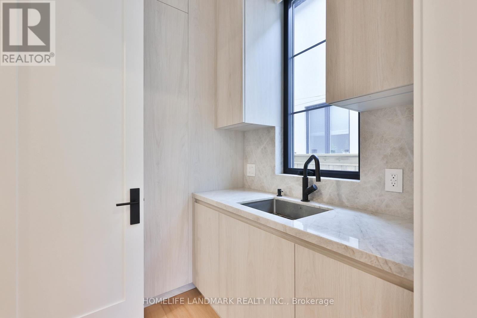 12 Bernice Avenue, Toronto, Ontario  M8Y 1Z6 - Photo 15 - W13711474