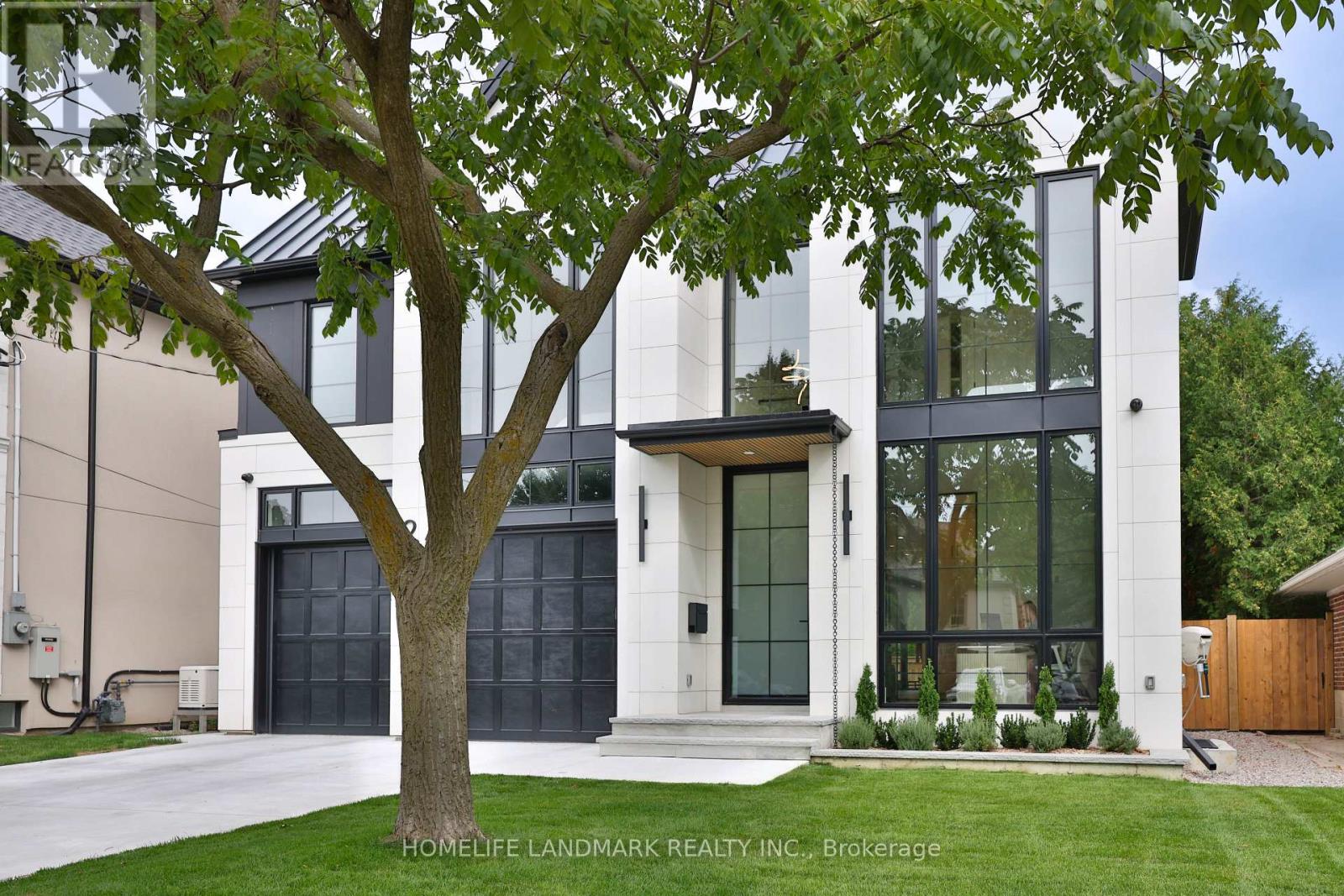 12 Bernice Avenue, Toronto, Ontario  M8Y 1Z6 - Photo 3 - W13711474