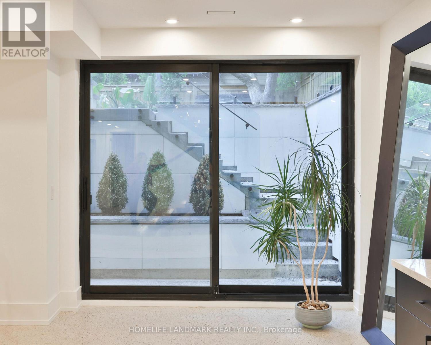 12 Bernice Avenue, Toronto, Ontario  M8Y 1Z6 - Photo 44 - W13711474