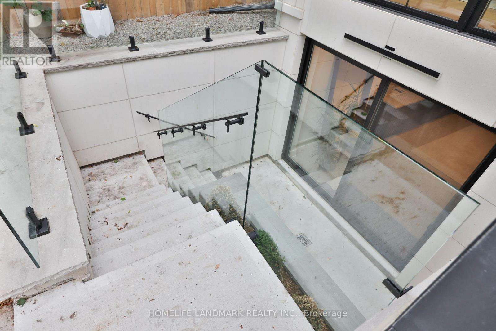 12 Bernice Avenue, Toronto, Ontario  M8Y 1Z6 - Photo 45 - W13711474