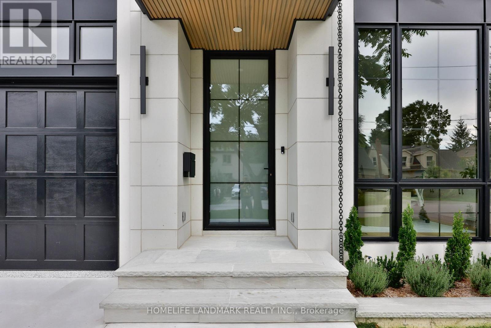 12 Bernice Avenue, Toronto, Ontario  M8Y 1Z6 - Photo 5 - W13711474
