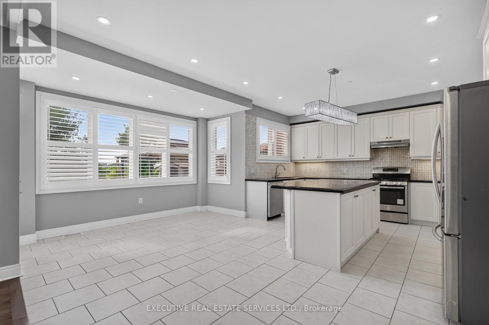 Upper - 4 Teal Crest Circle, Brampton, Ontario  L6X 2Z6 - Photo 17 - W13711486