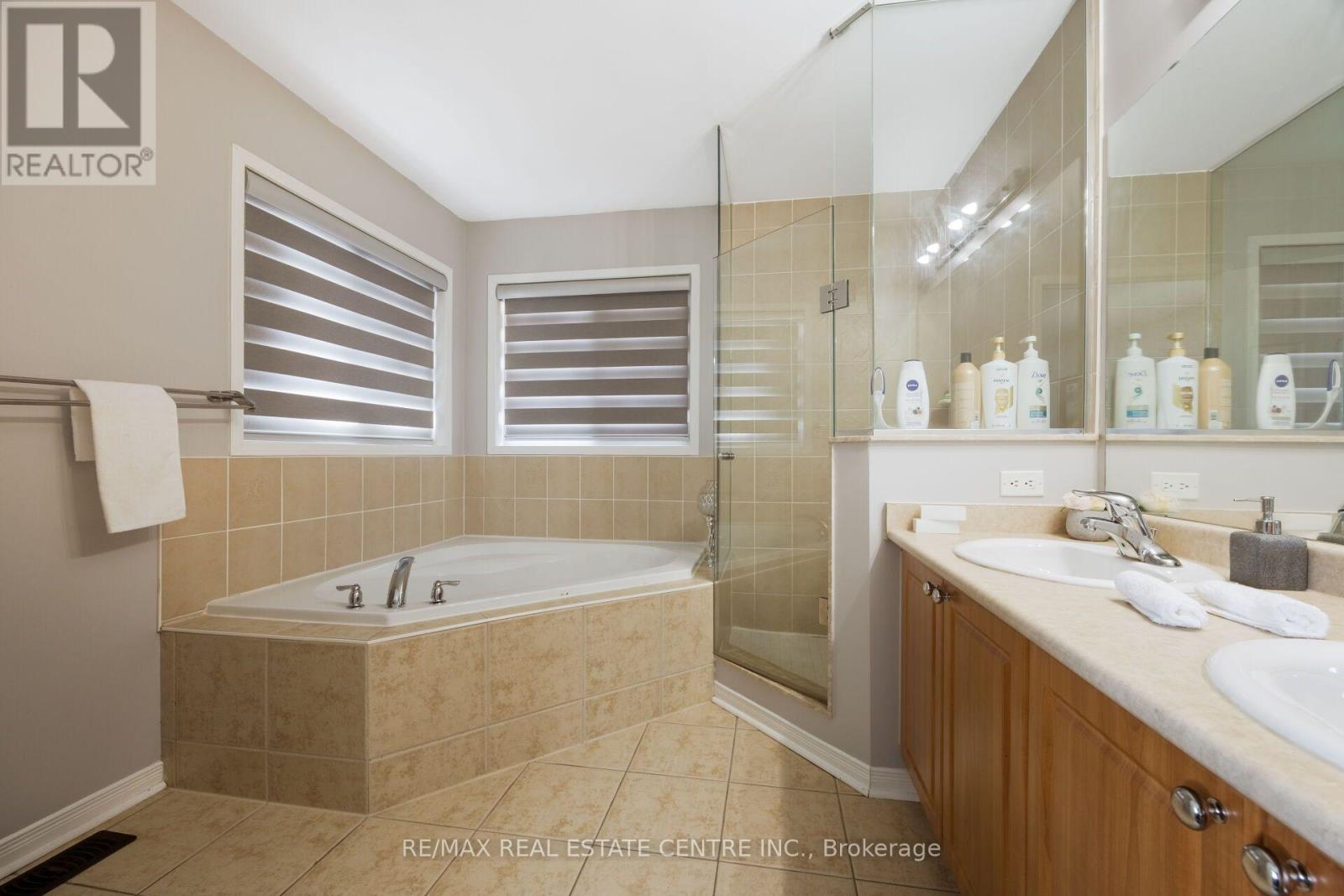 54 Lockburn Crescent, Brampton, Ontario  L7A 3W8 - Photo 23 - W13711490