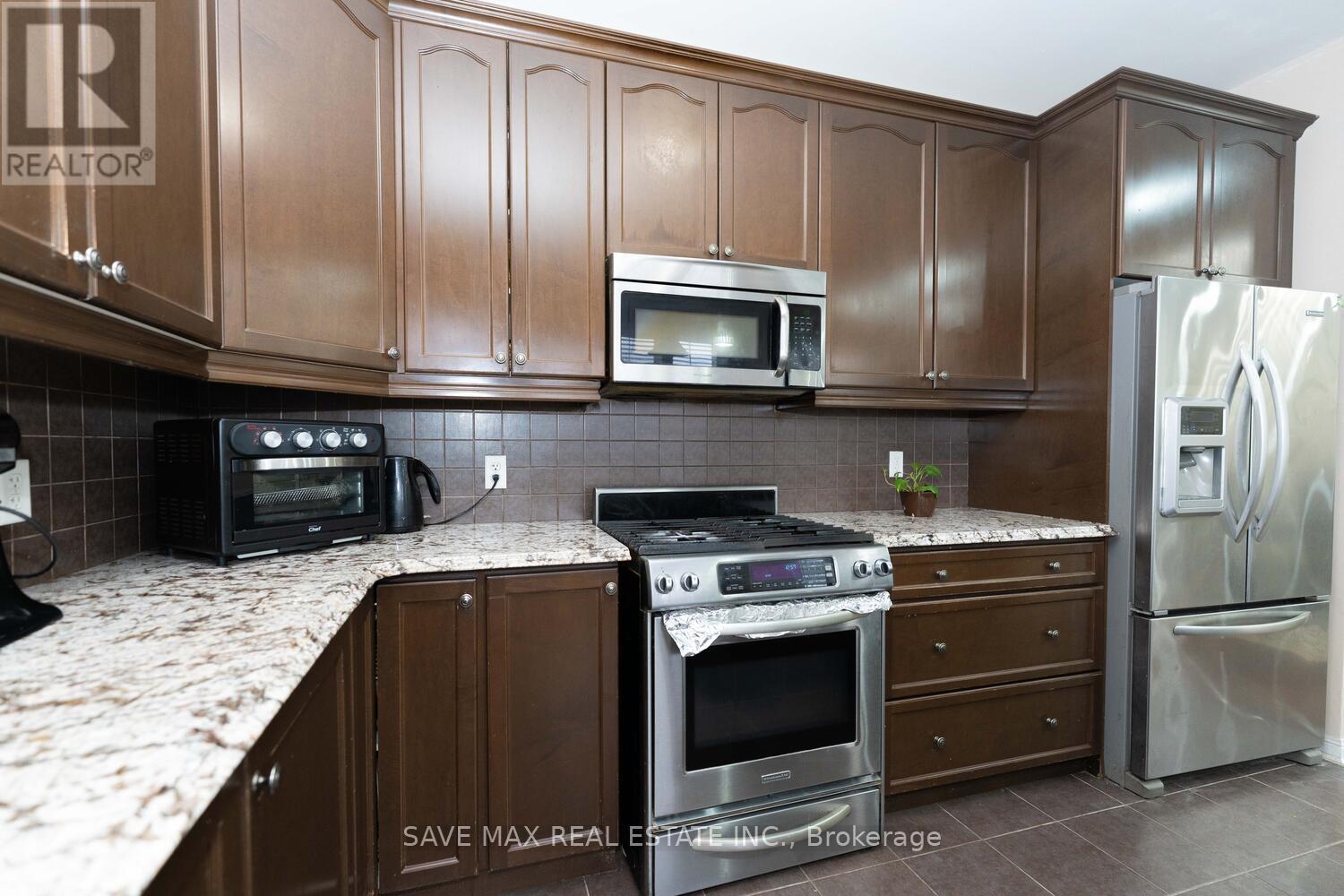 4 Donomore Drive, Brampton, Ontario  L7A 0S8 - Photo 8 - W13711502