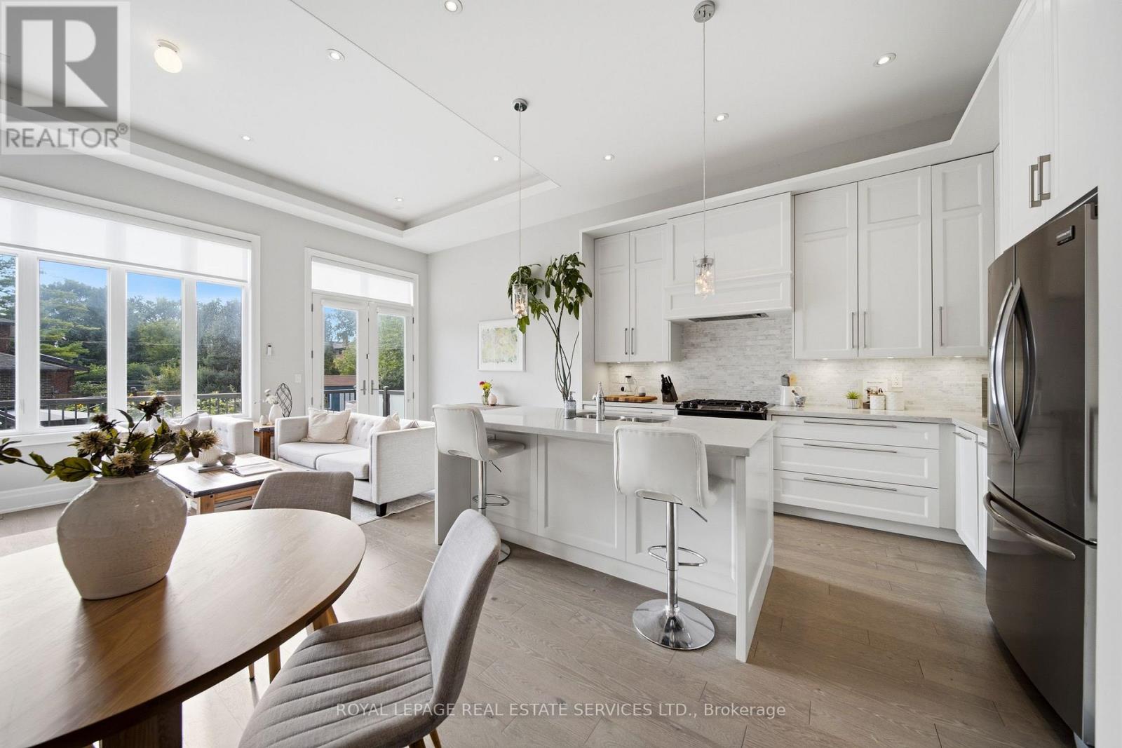 98 Foch Avenue S, Toronto, Ontario  M8W 3X8 - Photo 11 - W13711560
