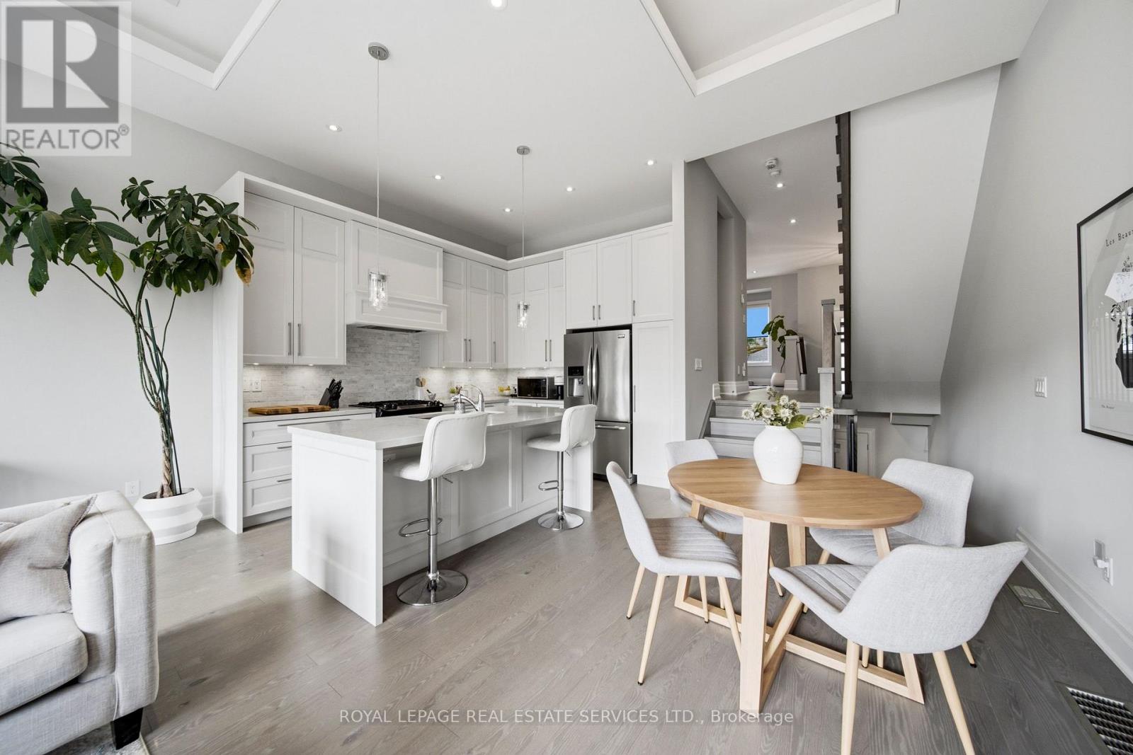 98 Foch Avenue S, Toronto, Ontario  M8W 3X8 - Photo 16 - W13711560