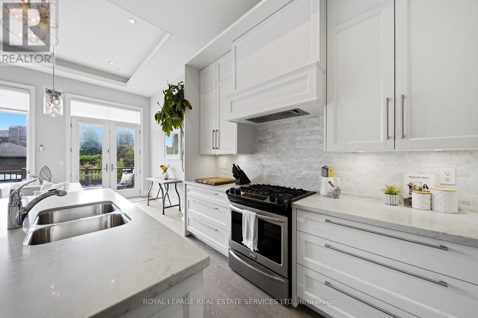 98 Foch Avenue S, Toronto, Ontario  M8W 3X8 - Photo 18 - W13711560