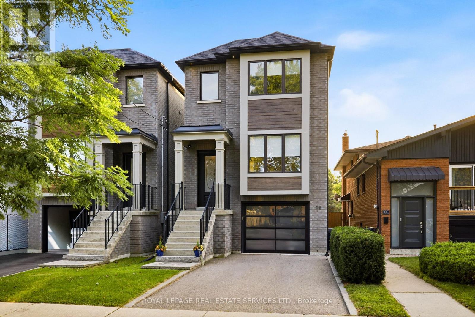 98 Foch Avenue S, Toronto, Ontario  M8W 3X8 - Photo 2 - W13711560