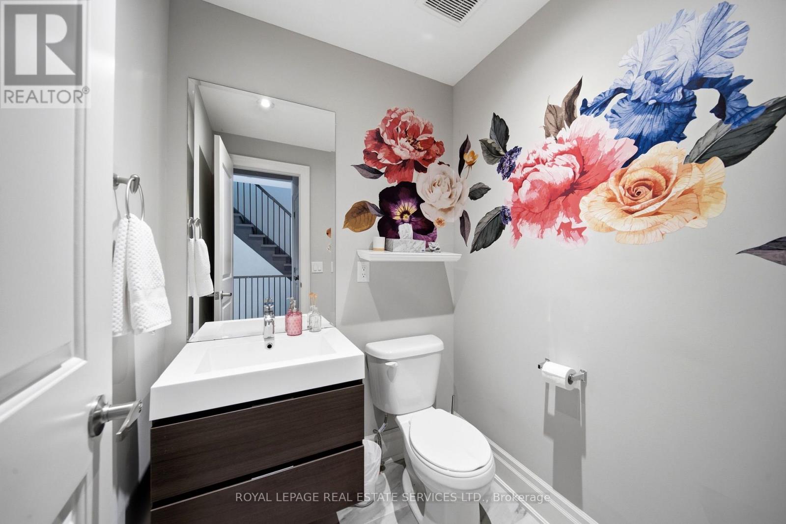 98 Foch Avenue S, Toronto, Ontario  M8W 3X8 - Photo 22 - W13711560
