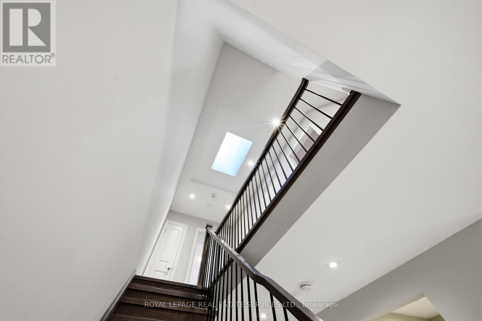 98 Foch Avenue S, Toronto, Ontario  M8W 3X8 - Photo 23 - W13711560