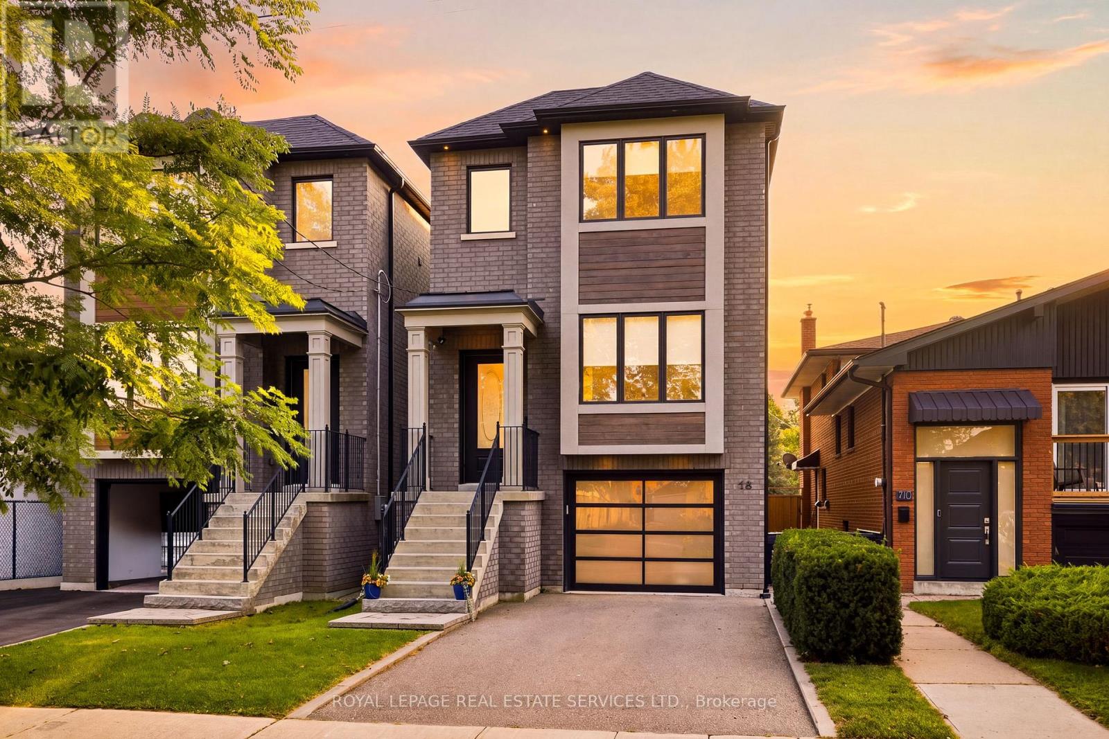 98 Foch Avenue S, Toronto, Ontario  M8W 3X8 - Photo 3 - W13711560