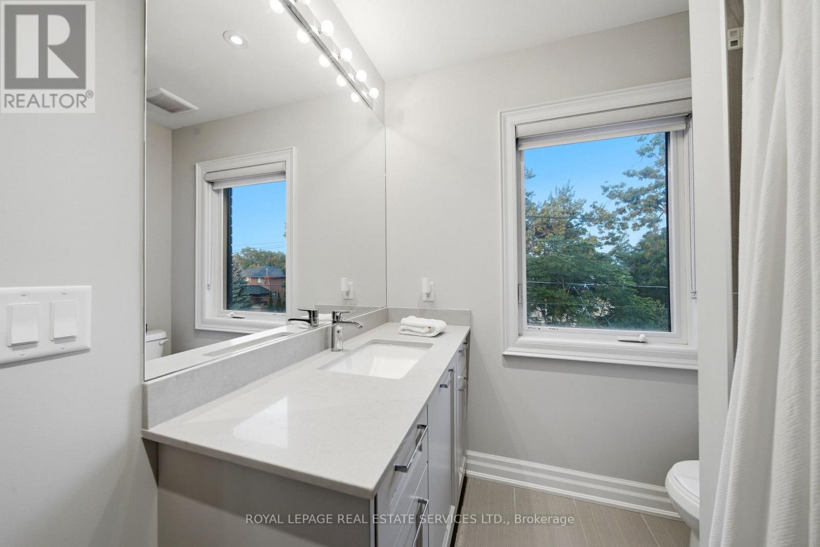 98 Foch Avenue S, Toronto, Ontario  M8W 3X8 - Photo 35 - W13711560