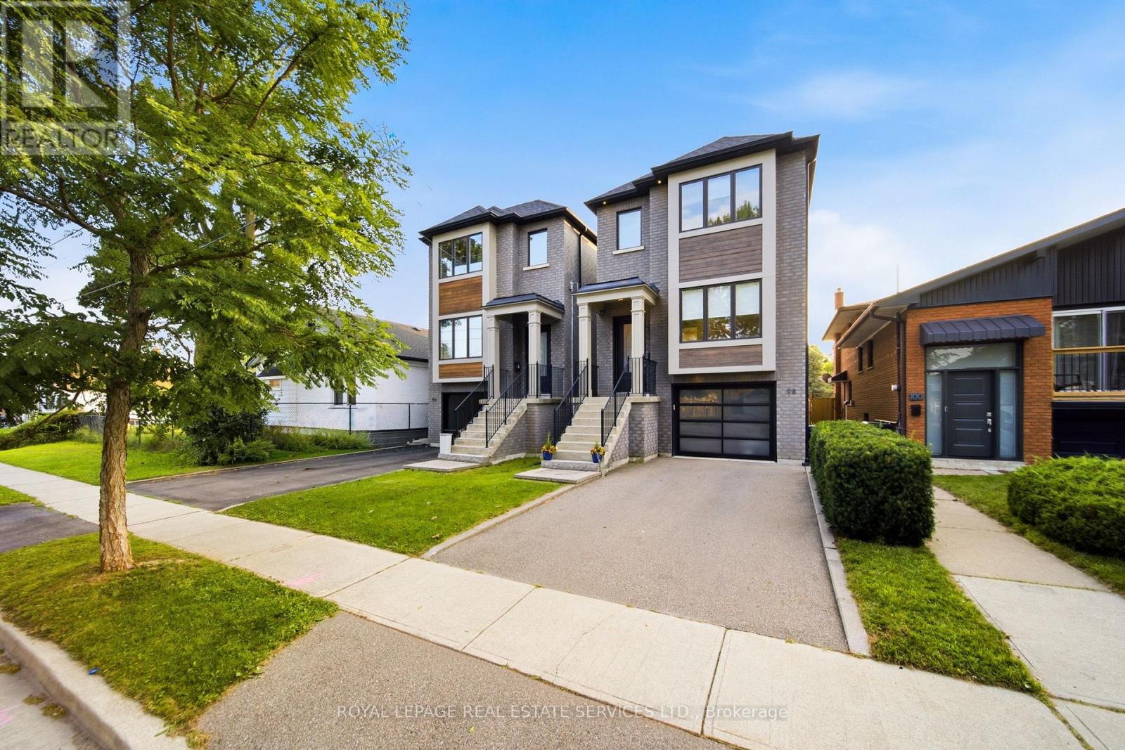 98 Foch Avenue S, Toronto, Ontario  M8W 3X8 - Photo 4 - W13711560