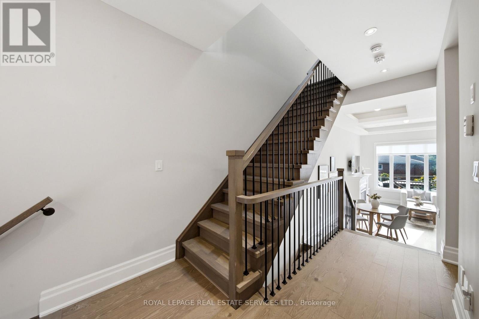 98 Foch Avenue S, Toronto, Ontario  M8W 3X8 - Photo 9 - W13711560