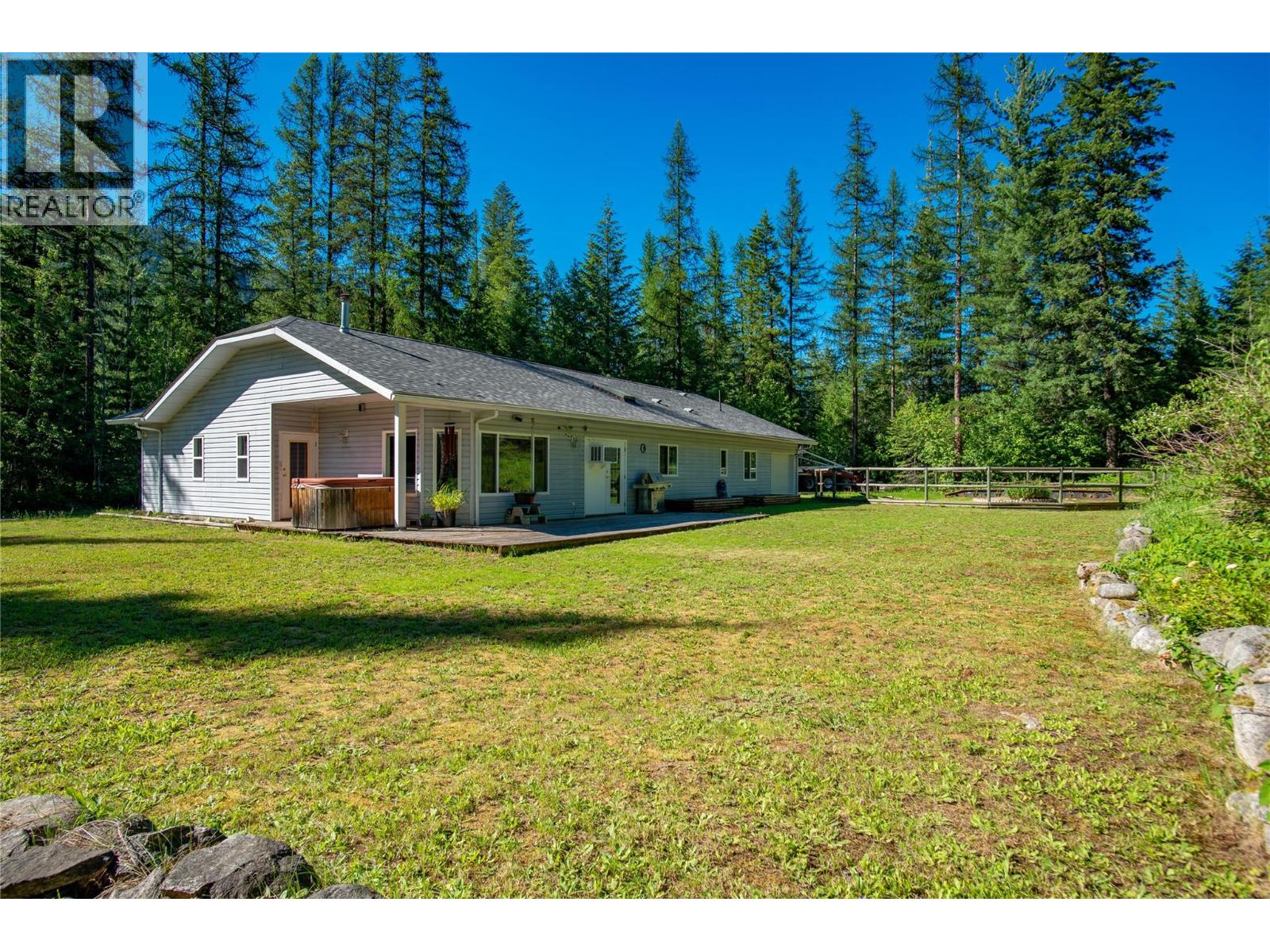 2222 Jenisa Road, Castlegar, British Columbia V1N 2L8 - Photo 1 - 10398540