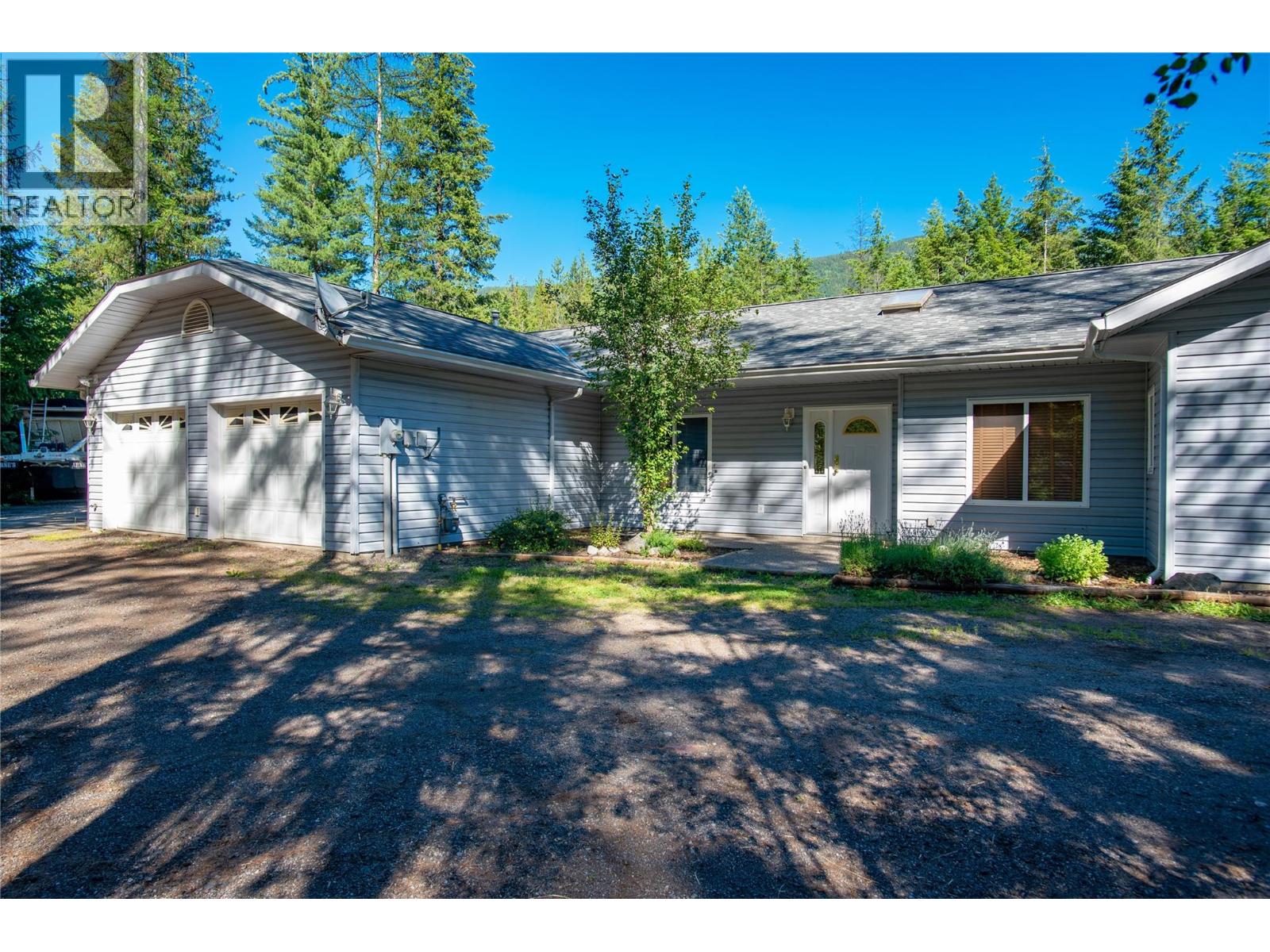 2222 Jenisa Road, Castlegar, British Columbia V1N 2L8 - Photo 7 - 10398540