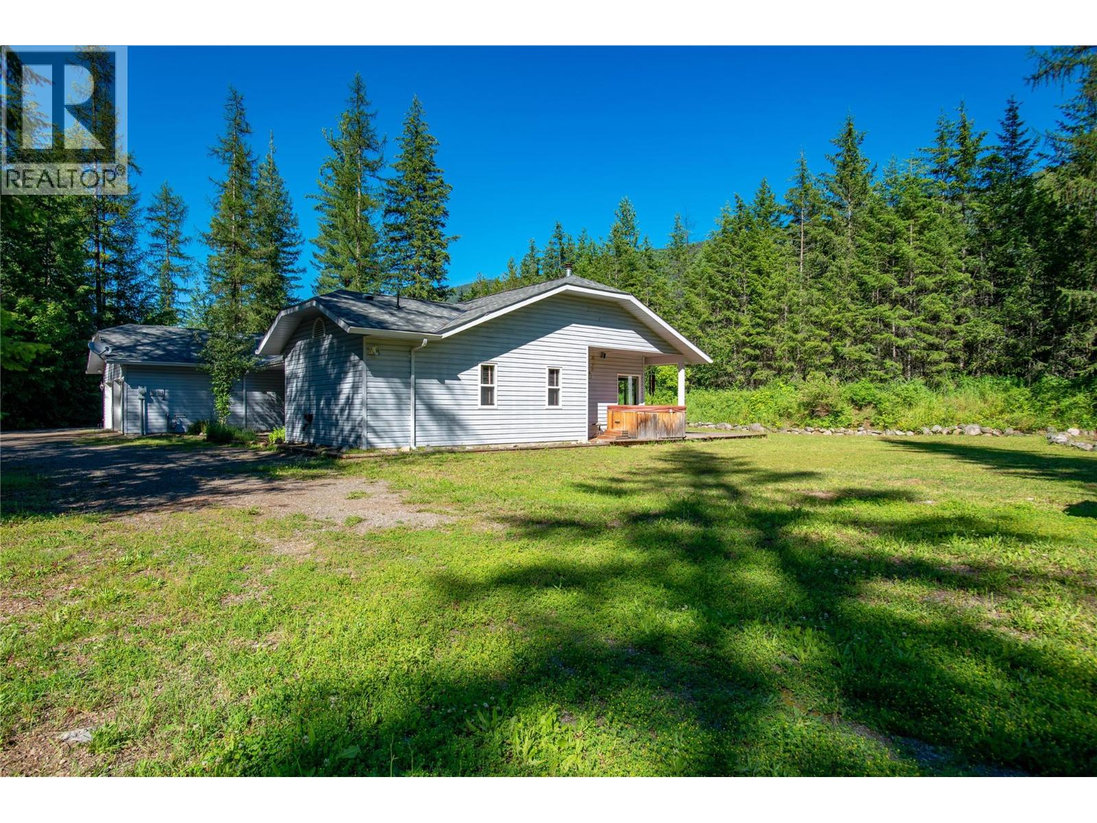 2222 Jenisa Road, Castlegar, British Columbia V1N 2L8 - Photo 10 - 10398540
